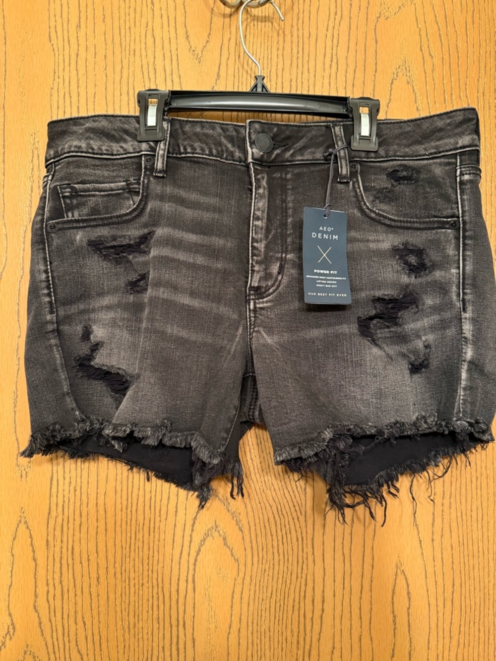 NWT American Eagle distressed shorts in black. Size 16